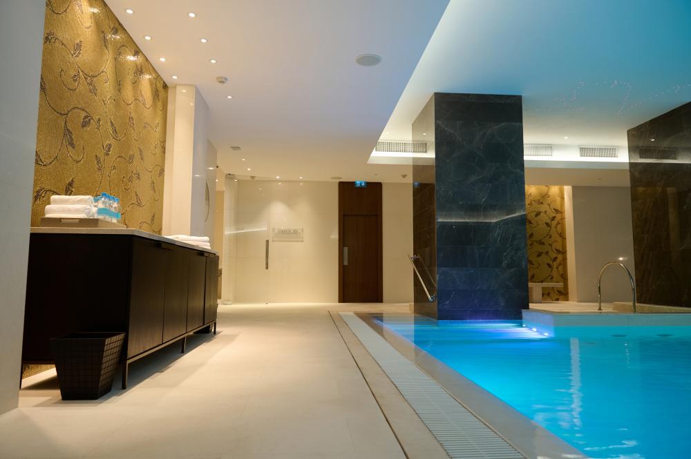 Innovative pool heating solutions for ultimate Heathrow poolside comfort