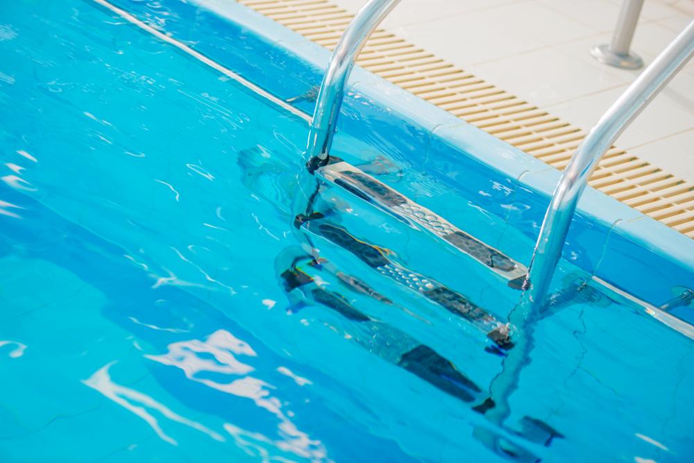 Efficient Stainless Steel Pool Ladder for Heated Pools